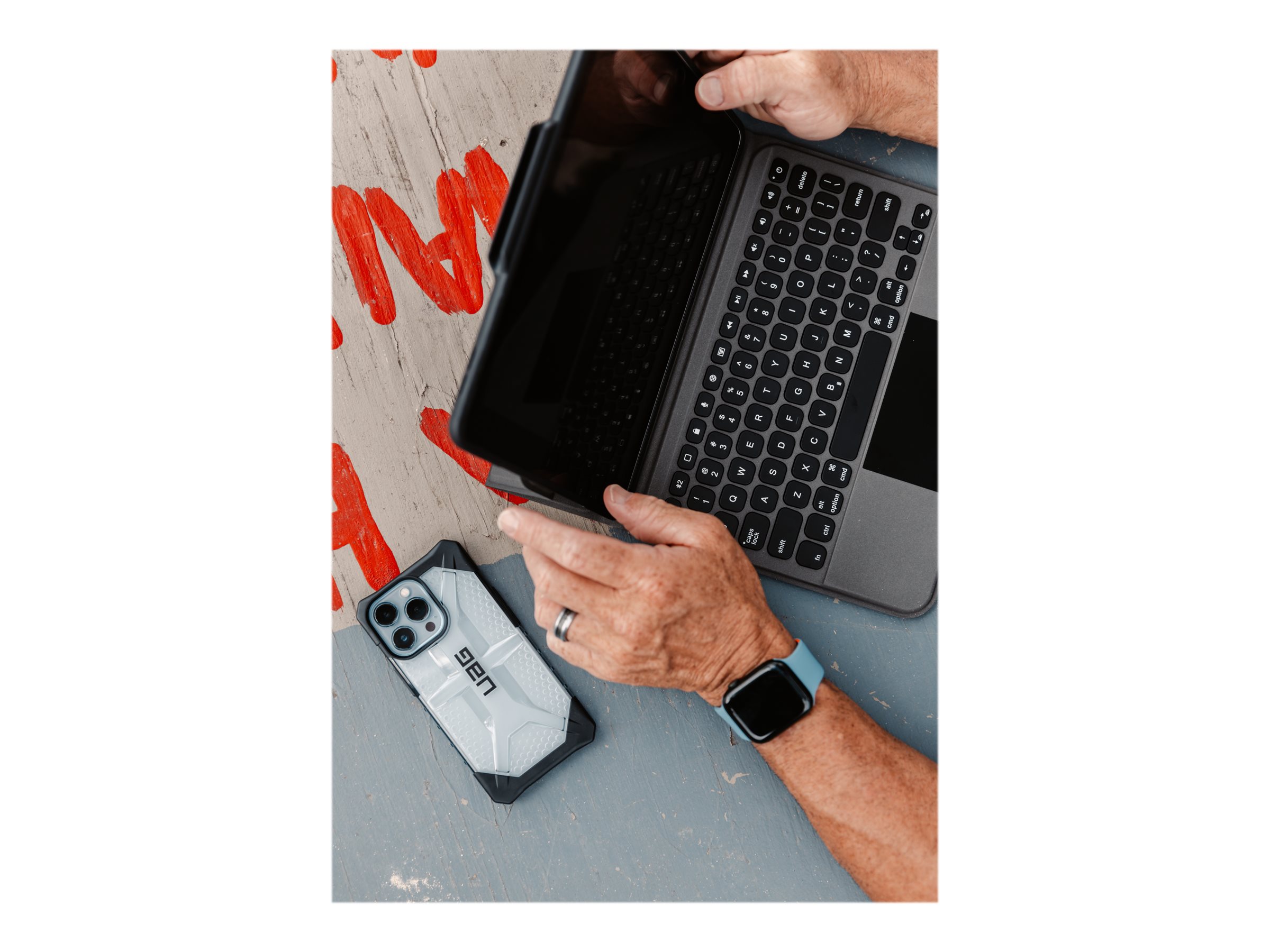 Urban Armor Rugged Bluetooth Keyboard Case w Trackpad for iPad 